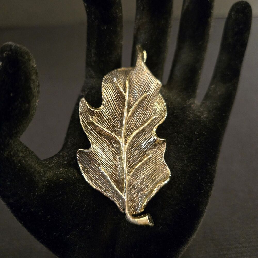 Vintage Gold Tone Leaf Tara Brooch Signed Oak Leaf Autumn Mid-Century